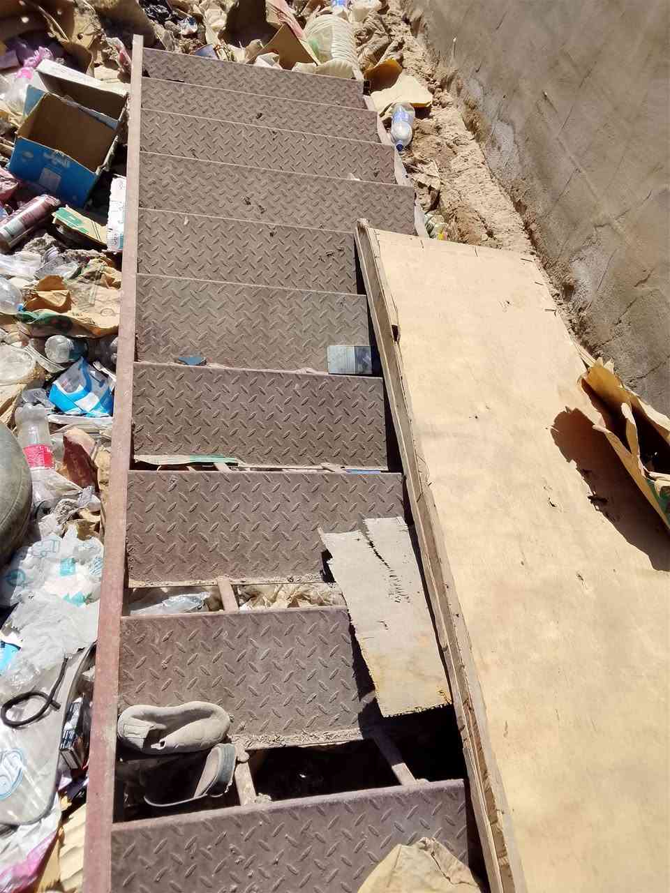 سلام عليكم عندي هاذ درج 11باية وعرض الباية متر سعر 150وبي مجال عنوان مدينه الصدر الحميديه ***********بي واتساب بس الشراي يدخل @إشارة
