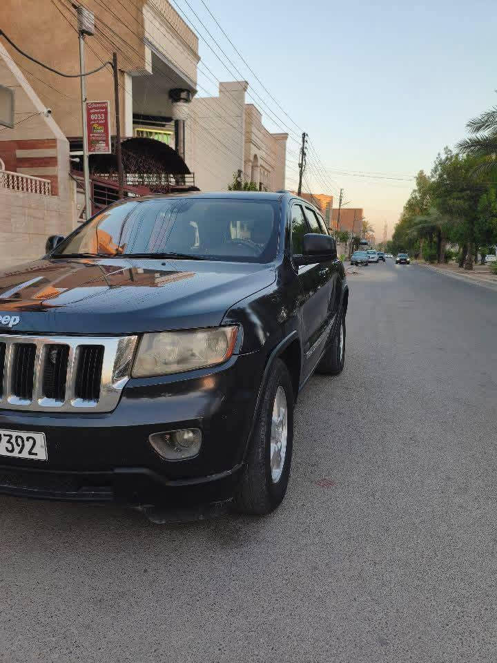 سلام عليكم جيب موديل 12 
مكينه 3600 
سياره تو ويل
سنويه ساقطه من شهر ال 4 وعليه غرامه200

بيه 3 قطع صبغ. جاملغ جهة السايق 
وباب خلفي.  والقماره  بيه بدايته سبب تخريب رشولي عليه بطش 
 وبيه طخه بالجاملغ ما مصلحه 
صدره نص عمر. 

مكان كربلاء. سعر 105 وبيه مجال قليل
***********
