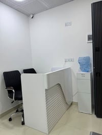 مكتب رسبشن وكرسي مكتبي للبيع جديدات ما مستعمل  بسعر 250 الف واتساب 077...