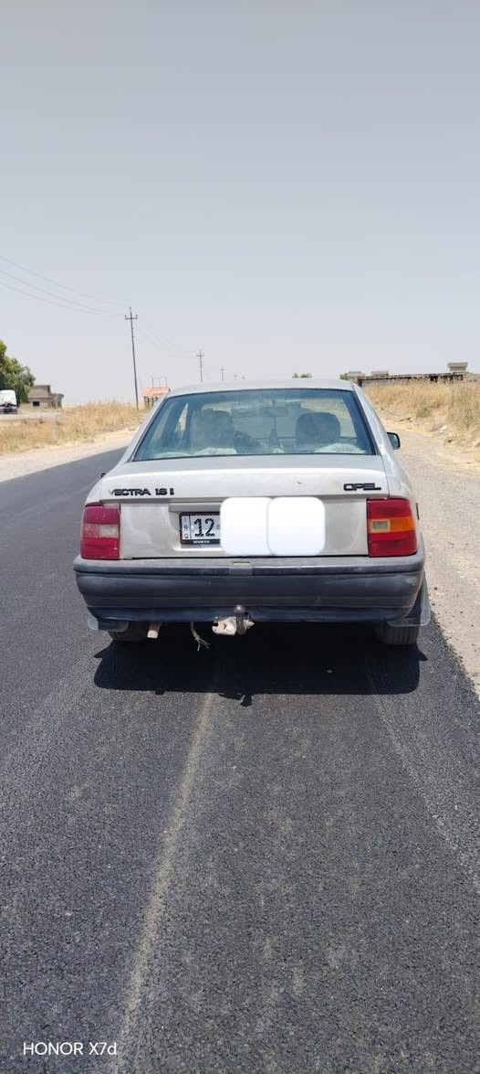 اوبل فكترا موديل 1992 محرك 16 رقم نينوى جديد بسمي  هزه وسنويه جدد كابون  بانزين موجود  طخم وباتري جديد بدون صبغ  بس دوائر مصلحه  
رقم الهاتف ***********
