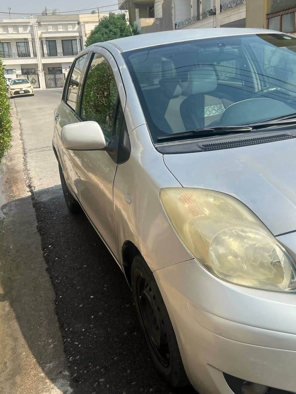 Toyota Yars 2011.

***********

یارس مۆدیل ٢٠١١ .
سێ پارچەی سبوغە پشت و پێش کەپس .
هەندەک سپی بونەوەی هەیە دیارە .
ڕەقەم و سەنەوی نوێیە .
سعری ٦٧$ وەرەقە و کەمەک مەجال .

*********** أربيل, العراق
