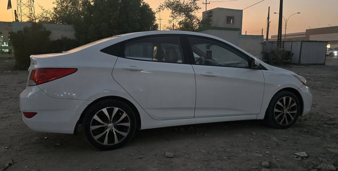 للبيع اكسنت خليجي فول مواصفات رقم بابل انكليزي بأسمي موديل 2015 محرك  1600 هزه جديده وسنويه31 
سياره كفاله من اي ضرر
محرك وكير ايضاً مكفول
للاستفسار : ***********
مكان السياره في بابل .
