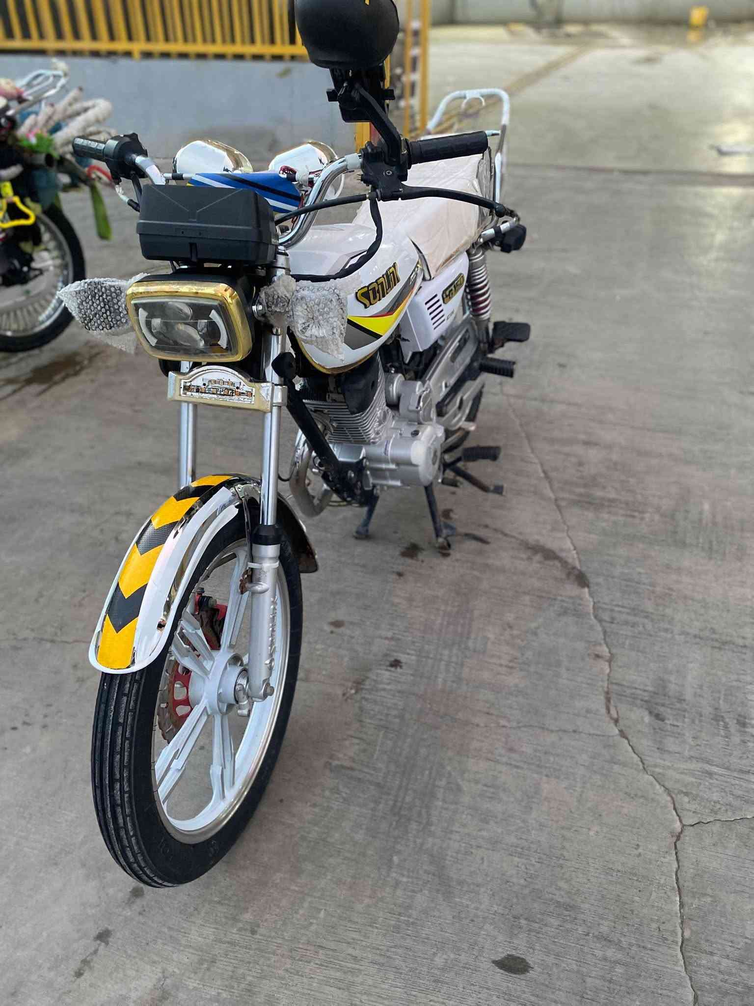 السلام عليكم دراجة سيفان🔥 سونك باب اول موديل 22للبيع🏍️ دراجه كلشي ماناقصه كهربايات 🔋كله شغاله دراجه مال جناي ونضيفه كلش محرك مامفتوح 🔩تجي وتشوف او جيب فيتر وياك اوراق موجوده ✅المكان ديالى خالص هبهب ***********📞خاص ماموجد السعر 550وبيه مجال للطيبين (ملاحضة الموشراي لايتعبني 🤍)
