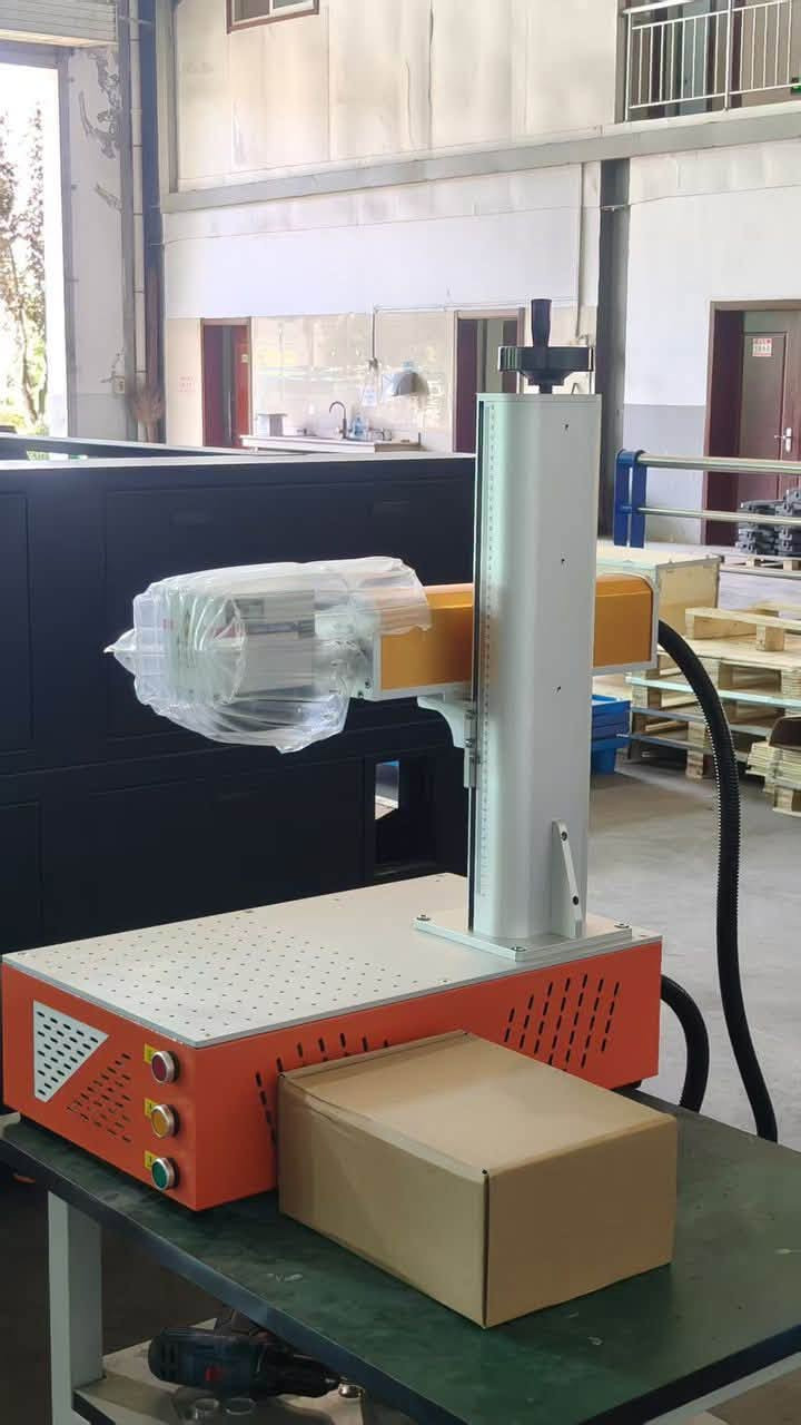 السلام عليكم 
ماكنة جديدة ما مفتوح 
 Fiber laser 70
واط  JPT 
مساحة عمل عدسات ٣ 
٣٠ في ٣٠ سم
٢٠ في ٢٠ سم 
١١ في ١١ سم 
مع راوتري مع منكنة 

بغداد حي الجهاد 
***********
