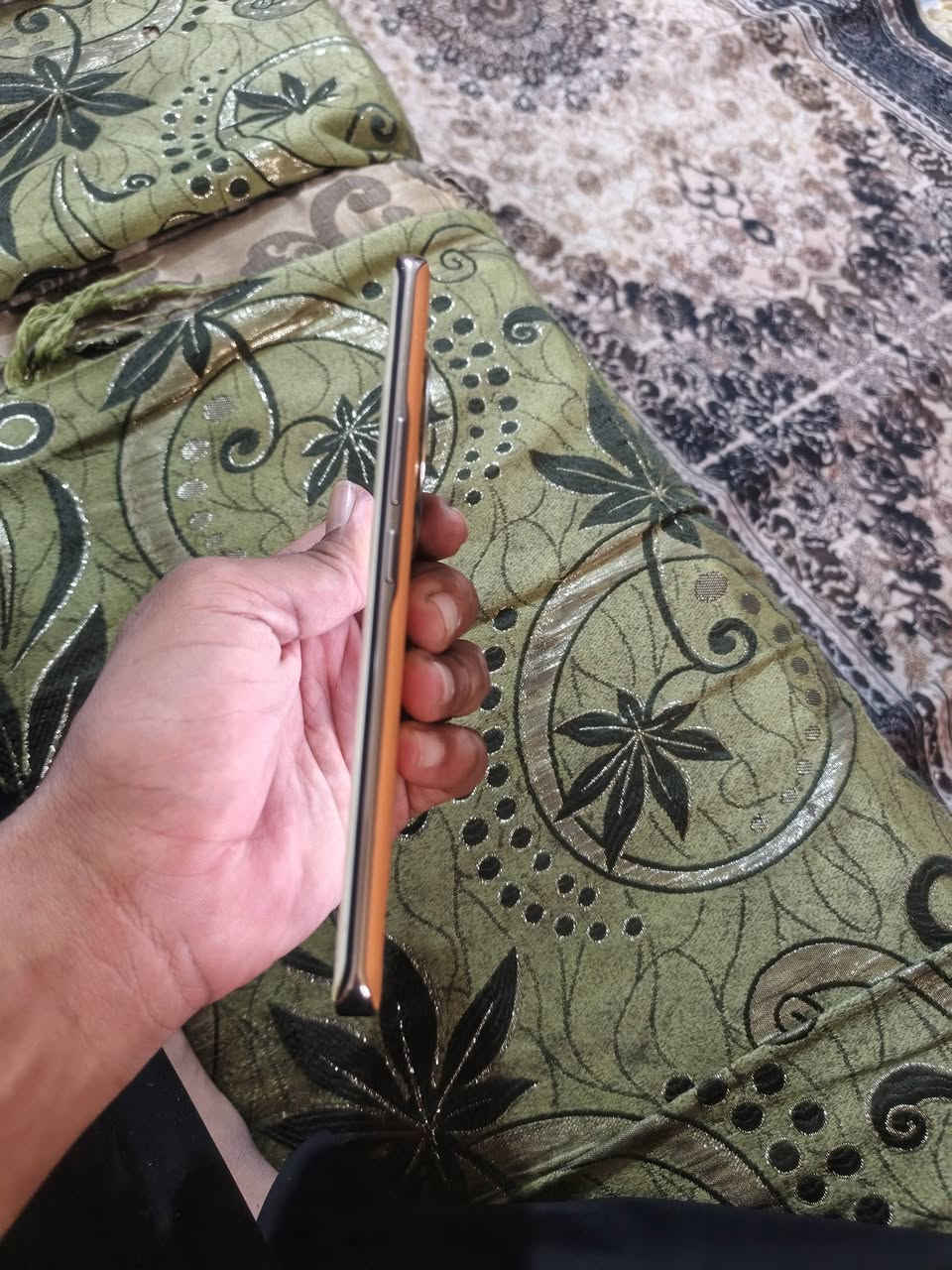 هونر x9c جهاز مداخل صيانة
عشوائية ١٢ على ١٢ بدون ملحقات
سعر ٣٢٥ وبي مجال قليل بي طبع بل شاشه 
بي طبع تيكتوك مكان الأمين الثانيه 
***********

نص مكتوب في الصور:
- AA ا 01:06 حول الهاتف 10 MagicOS المعالج المركزي Snapdragon 6 Gen 1 اسم الجهاز HONOR X9c ذاكرة الوصول العشوائي 12 غيغابايت +12 غيغابايت Honor RAM Turbo شاشة بتقنية حماية البصر من Honor ٢٧٠٠ x ١٢٢٤ بطارية السيليكون والكربون mAh 6600 المساحة الفارغة ۲۳۱٫۸۸ غيغابايت الإجمالي ٢٥٦ غيغابايت وحدة التخزين الداخلية BRP-NX1 الموديل 10.0.0.166(C185E6R5P1) رقم الإصدار GPU Turbo 10.0 إصدار MagicOS