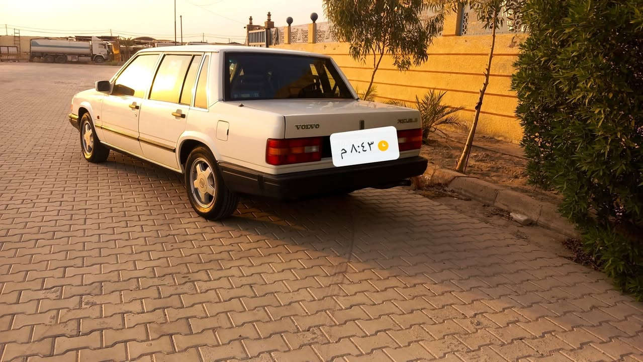السلام عليكم فولفو موديل ٩٠ حجم ٧٤٠  مكينه تيريو   صبغ عام   مكينه كير حداديه ضفاير كلها جدد شواصي جدد  المكان النجف رقم كربلاء انكليزي  للستفسار *********** السعر ٦٥
