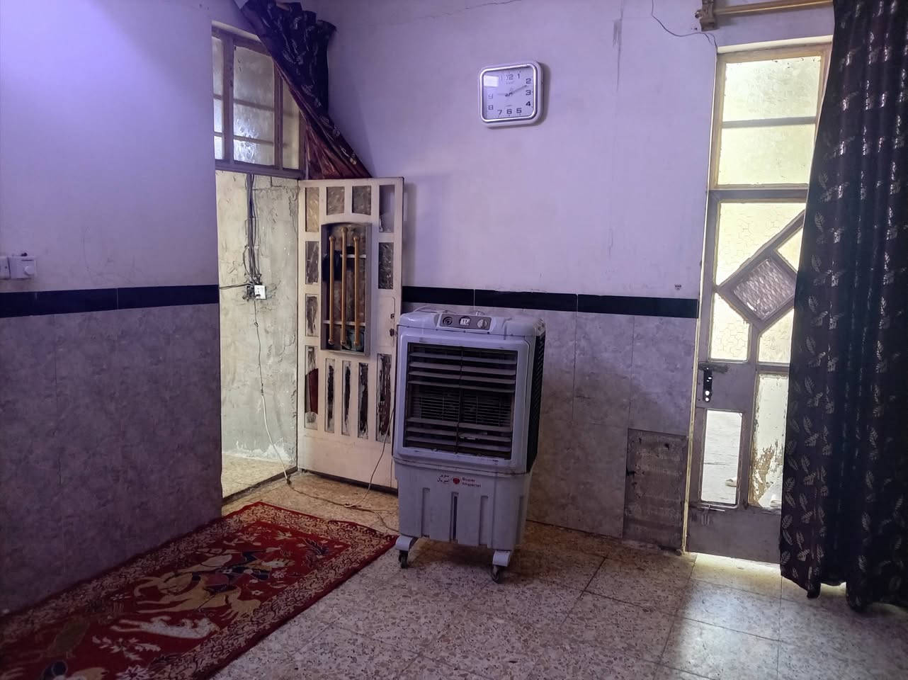 السلام عليكم بيت ٢٠٠ متر بي غرفتين وصاله ومناور ثنين حمام خارجي سعر 37بي مجال بغداد حي لبتول شارع مدرسة بخيرات بنهايتهه بزراعي بي خطين مي كهربائ ***********
