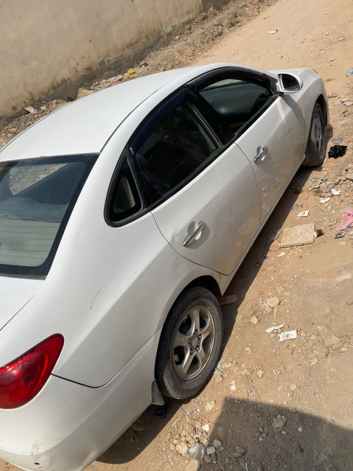 النترا موديل 2011 محرك 1600 كير ومحرك كفاله تبريد ثلج رقم بابل إنكليزي باسمي بيها باب وجاملغ صبغ السعر 98 وبيها مجال *********** مكان ديوانيه المركز
