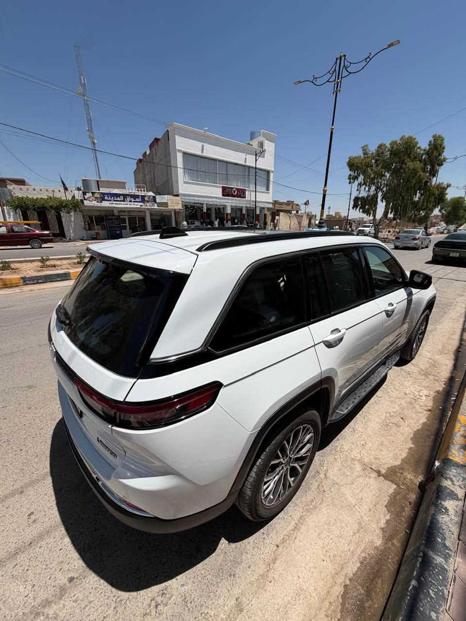 السلام عليكم

للبيع Jeep Grand Cherokee لمتدد 2024 (خليجي) ضمان هارلم ضمان شغال و ساري – أعلى فئة 1/1

• محرك V6 سعة 3.6 لتر

• عداد 28 ألف ميل

• دفع رباعي 4×4

• بانوراما

• 7 ركاب

• شرط التحويل 

• رقم دهوك، السيارة مرقمة جاهزة

من أبرز المواصفات:

تعليق هوائي (جكات) • قيادة ذاتية مع الرادار • مانع تصادم أمامي وخلفي • رؤية ليلية • تحذير النقطة العمياء والخروج عن المسار • شاشة رئيسية 10.1 إنج مع شاشة للراكب • شاشة عدادات 12 إنج • نظام صوت McIntosh بـ19 سماعة • كاميرات محيطية مع بخاخات تنظيف • بصمة على الأبواب • تشغيل عن بعد • فتح كهربائي للصندوق مع حركة القدم • مقاعد جلد طبيعي مع تبريد وتدفئة ومساج • تدفئة للمقاعد الخلفية • إنارة داخلية متعددة الألوان • شاحن لاسلكي • ويلات 21 إنج.

خليجي حالة الوكالة ضمان هارلم

السعر: 41000$ قابل للتفاوض بالمعقول.

مكان السيارة: نينوى-قضاء تلعفر
للاستفسار:

***********
