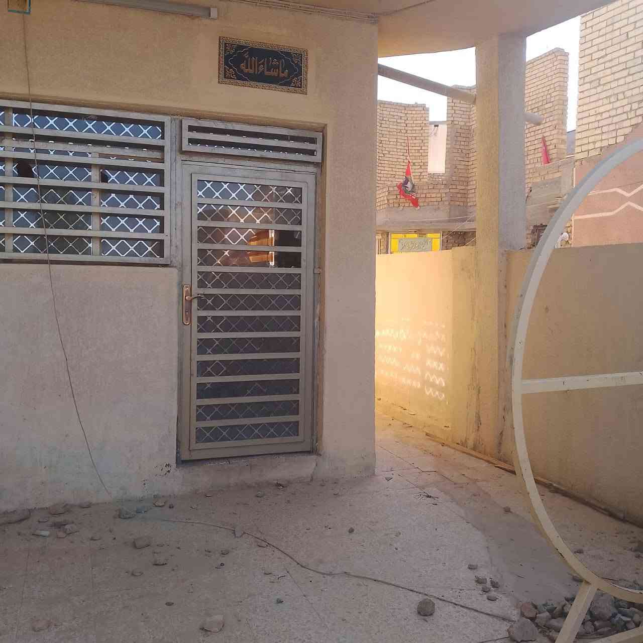 للبيع... للبيع دار طابو صرف المساحة 300 متر طابق واحد ركن يتكون من 3 غرف نوم مطبخ واستقبال وهول وكليدور وكراج وحديقة 

 و3 مجاميع صحية

عنوانه العزيزية.. الجديدة... مقابل الملعب 

للاستفسار مراجعة 

مكتب سيد علي الموسوي للعقار 

عنوان المكتب 

العنوان واسط قضاء العزيزية حي الموظفين شارع 30 مجاور مدرسة نون والقلم الأهلية

 

أو الاتصال بالارقام التالية 

 سيد علي الموسوي ***********

احمد محسن ابو مرتضى ***********
