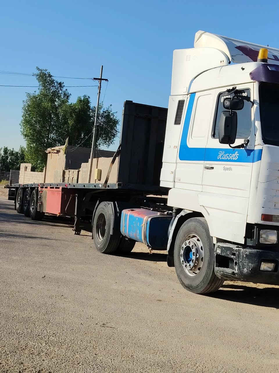 السلام عليكم سكانيا للبيع جاهزه للشغل تخم تاير تخم بريك سياره خير من الله  لاستسفار ***********
