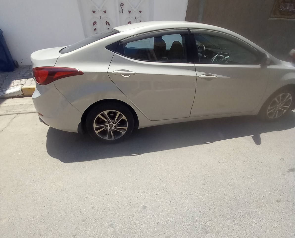 للبيع فقط بدون مراوس
للبيع النترا  2015 ...خليجي 
المحرك: 1600 دوش 
المواصفات ..اعتياديه
اللون: (بيجي مصفر)

الحالة والضرر: (بيها رشات صبغ بدون ضرر مال السماوة ..عدا البنيد مبدل داخل العراق ...صدرها 50 % ....كمبريسر عاطل ..السنويه منتهيه 

الرقم: (واسط)

التحويل: (تحويل مباشر )

المكان: (واسط-الكوت)

السعر: 110 
الهاتف = ***********
واتساب وخط
