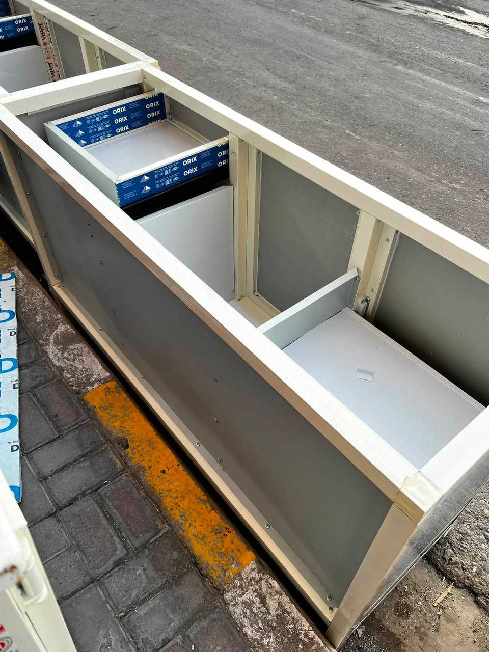 140 الف فقط.
سنك متر ونص حطاطه دجه اول ممتاز. 
ضهر قواطع بليت 0.6.
ارضي  رف   بي في سي بنل  تركي 
جرار صيني درجه اول  سكه هايدرولك اصلى ضمان 
ارتفاع.   متر.  
حجل. ثابت. جانبي.  وجه    اي. لون. تريد عندي 
العنوان الرمادي تأميم 8 شباط.  داخل فرع معمل راشي رشيد 
     معمل محمد الكردي.  ***********
