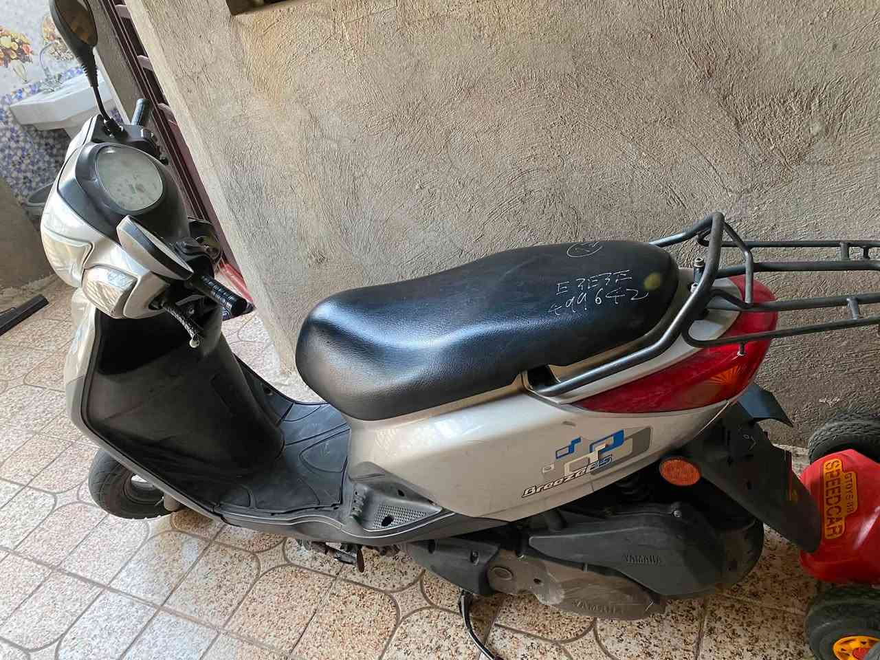 السلام عليكم ببغاء للبيع الدراجه برغس منتقص بيها ومعدل حلو  بيها السعر 900 مكاني حي الجهاد ممتواجد ع الفيس بي ع الرقم ***********
