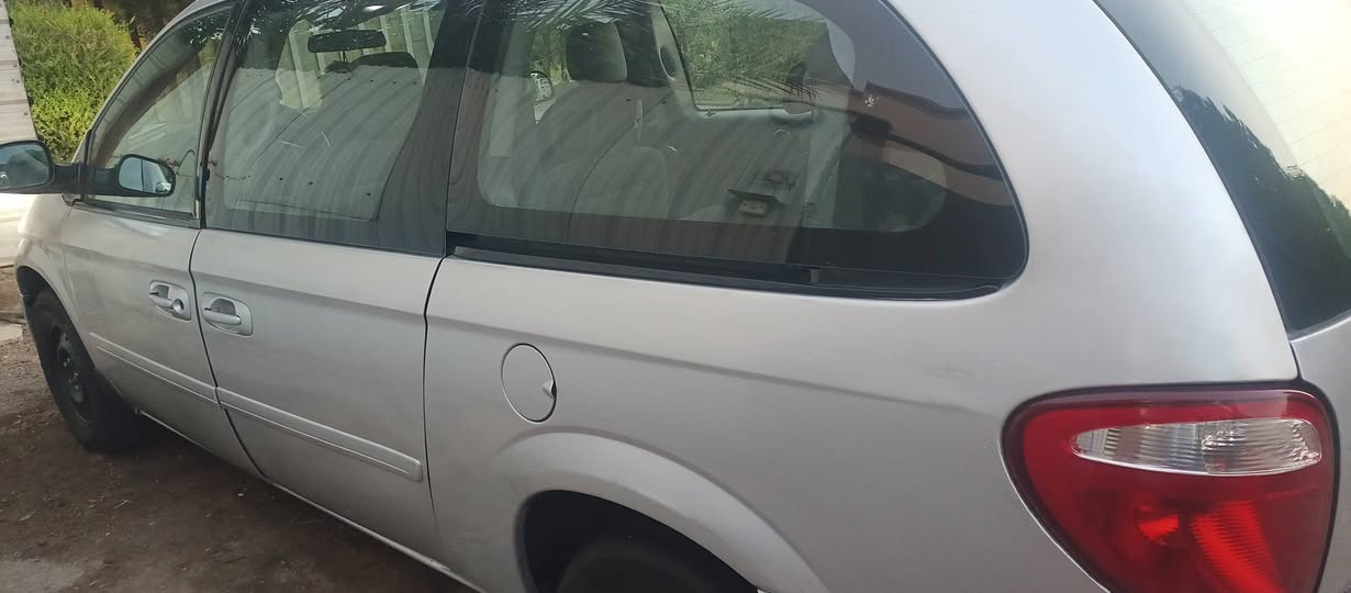 كرايسلر توين أند كنتري 
2007
شاصي طويل
كشنات منفصله
محرك 3300
تبريد قطعه واحده جيد جدا
اللون فضي 
 7راكب
الرقم بغداد مشروع وطني
كير ومحرك جيد جدا
باتري جديد 
جامه اماميه جديده
راديتر جديده
صدر كامل
دسكات جديده
كهربائيات مكفولة
لايت لد أصلي
تخم تاير 
شاشه مع كامرة خلفيه
رقم موبايل ***********
 
السعر 69
