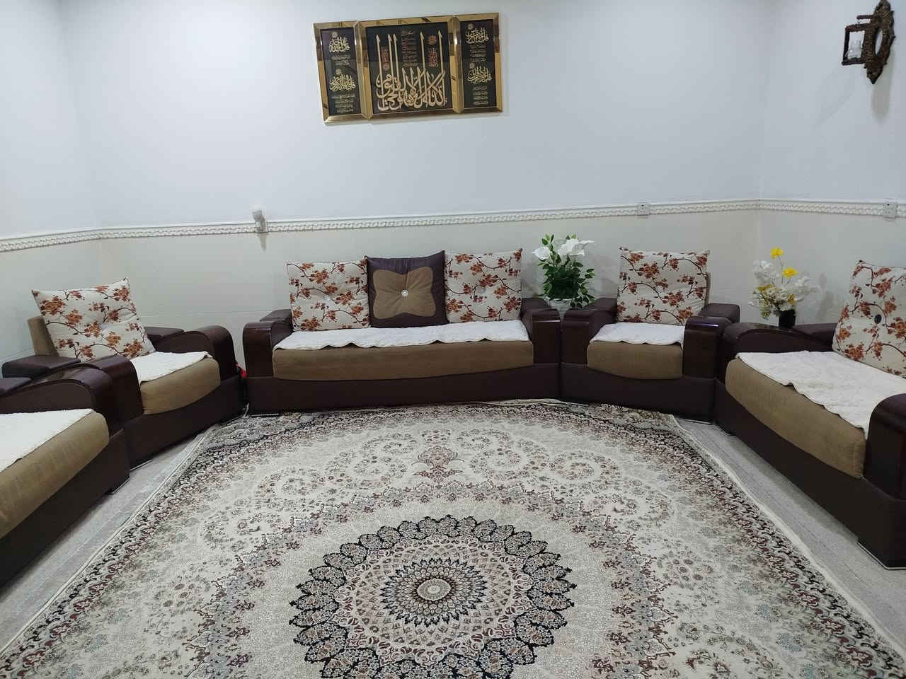 تاقم قەنەفە
نرخ 180 هەزار 
شوێن کۆیە
ڕەقەم ***********

