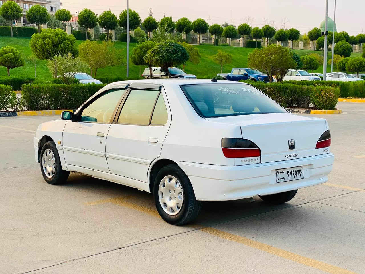 سڵاوی خوای گەورەتان لێبێت
بیجۆ 307 مەكینە سپی
گێڕ عادی جام كارەبا
چوار تایەو ویل لۆك
پێشو دوای كەپسە
سەقفو شانی لۆك
كارەبای و هەموشتێكی ئیش ئەكات
ئارمی هەبو ون بوە بە علوجی ئەیفرۆشم
كەفیلی ماڵی مەدەنیو كێشەی یاسای نە بێت
سعری ۹   ورەقە مەجالی برایانە 
وەك رەسمەكان نەبو پارەی ڕێگاگەت حایدی من
لە سلێمانیم
***********
