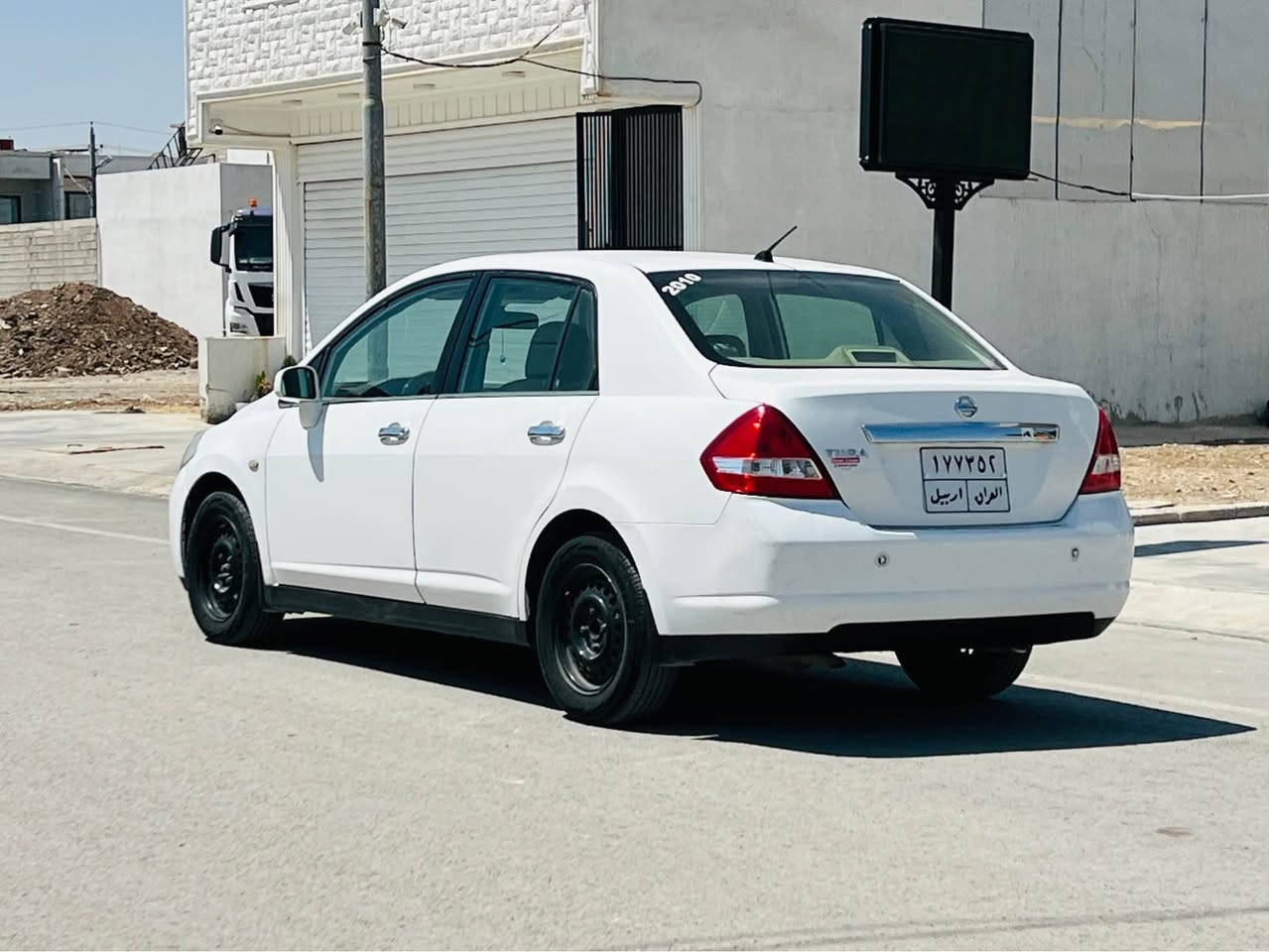 تیدا مۆدیل ٢٠١٠ 
سپی بەفری فول مواسەفات 
SE
بێ بۆیاخ بێ پارچە گۆڕاو هەموو گیانی کەپس بەشەرتی تەبرید سارد و گەرم 
بەشەرتی گێڕ و مەکینە 
مەکینەی سپانەی بەرنەکوتووە
هی مەعرەز نییە هی ماڵی خۆمە 
سەنەوی بەسەر چووە 
هەزی تازەیە
بەشەرتی تەحویل و وەکالە بەناوی خۆمانەوەیە .
نرخ ٩٧ مەجالێکی برایانە 
ژم ***********
ژم *********** دار بنديهكان, السليمانية
