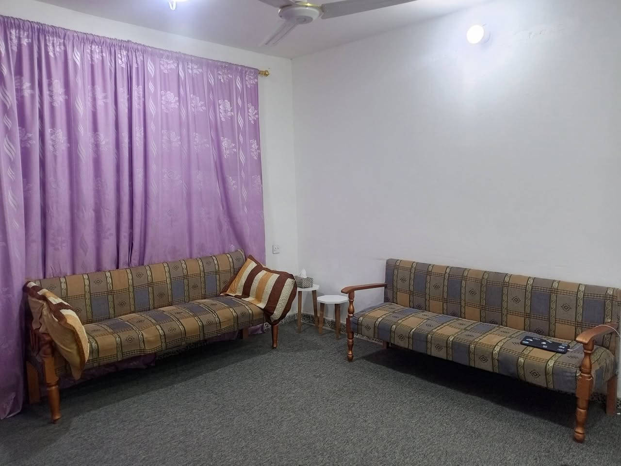 السلام عليكم 
بيت ملك طابو صرف موقع تجاري مميز العلگاية الشارع الاول خلف صيدلية لؤلؤة الماس المساحة 250 متر يتكون من استقبال وهول ومطبخ وغرفتين
السعر 130 وقابل للتفاوض 
للاستفسار التواصل 
***********
