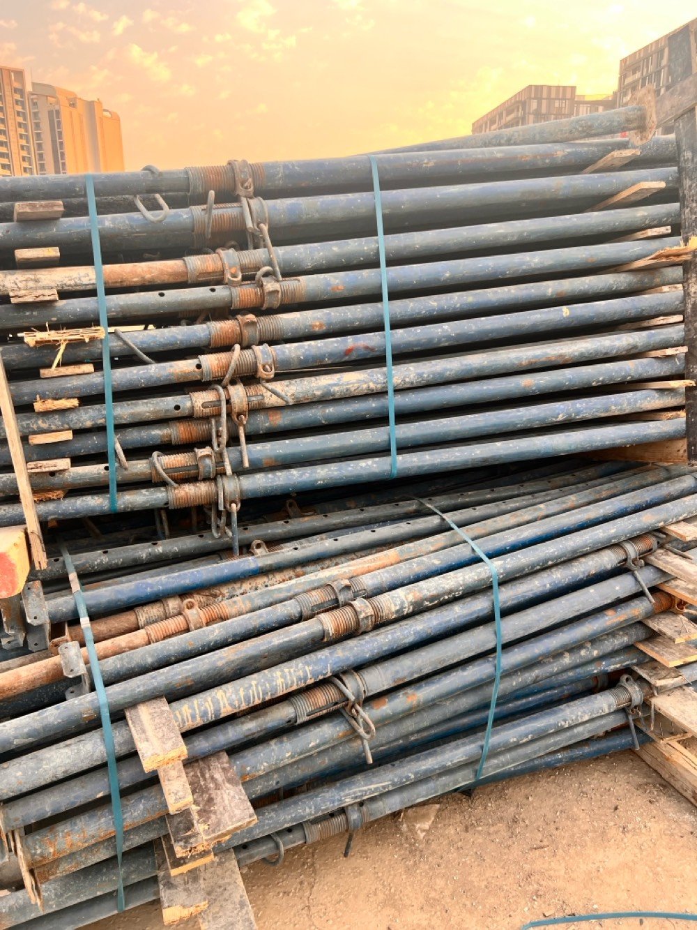 معدات بناء • بيع وتأجير • ساحة الطيران