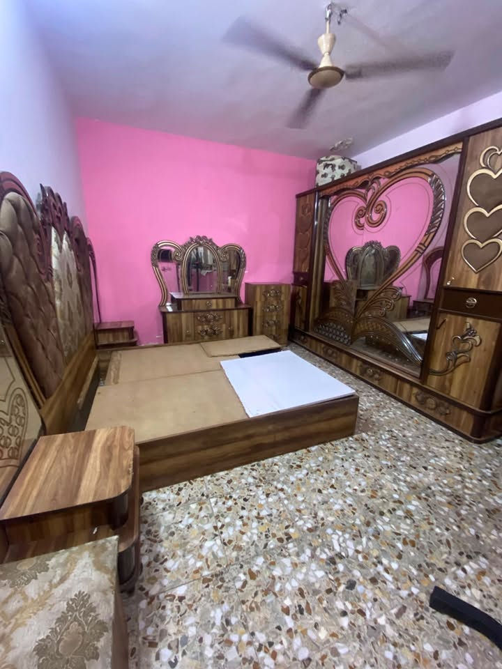 غرفه 8 قطع نضافه 70 ‎%‎ 
ب300 الف 
مكاني بغداد تقاطع درويش 
***********
