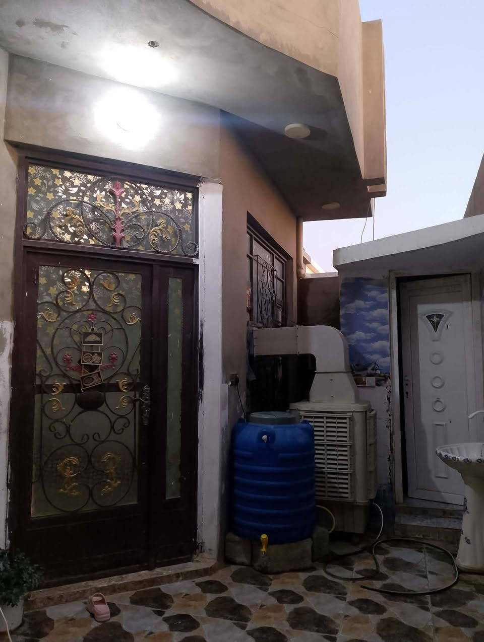 بيت للبيع مساحة 150 سند 25 ماشين بمعاملة التطويب بلرحمة قرب جامع الشهداء مقابيل الملعب والمدرسة يحتوي على محلات ويناء عالي عن الشارع موقع ممتاز للستثمار للتواصل ***********
