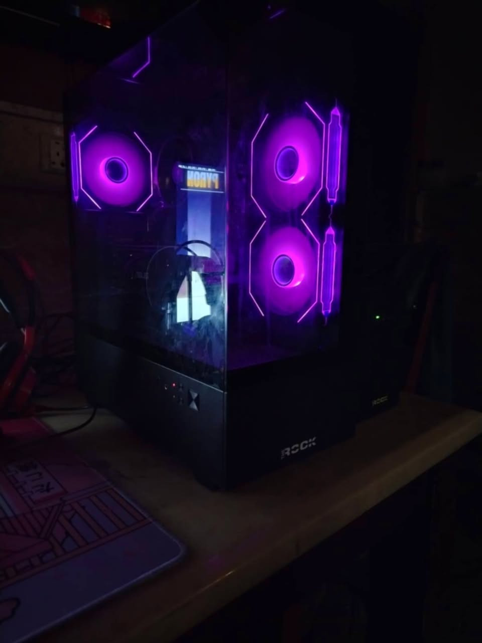 سيت اب pc مواصفات ممتازه و براندات مرتبه للبيع او مراوس مع ايفون 17 برو ماكس و اطي فرق معقول
----------
المواصفات :-
GPU - RTX 5060 8G ASUS OC
CPU - AMD RYZEN 5 5600X  
MB - MSI B550M A-PRO
RAM - 16G 3200 A-DATA
HARD - M.2 NVME 512GB 
POWER - 650W ROCK 
CASE - GAMING RGB تحكم ريموت
-----------
الملحقات :-
الشاشه : GAMING 180HZ FHD IPS 24
الماوس : ASUS TUF RGB احترافي 
الكيبورد : AULA RGB ميكانكل 
السماعه : MSI RGB 
يو بي اس 1500VA 
ويب كام RAPOO 
مايك RGB 
ماوس باد  
----------
السعر 1650 كامل السيت اب 
مكاني بغداد - الحريه
رقمي ***********
