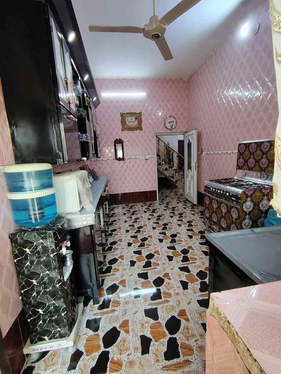 السلام عليكم بيت للبيع المساحة 175 طابو صرف تحويل ملكيه العنوان خلف مركز الشباب 
قرب مدرسة الكعبه الشريفه عرض البيت 7متر يحتوي على ربعه (6 ونص في3ونص)
المطبخ (5ب3)
الهول (3ونص_4)
غرفه (4ب3)
غرفه نوم (3ب5)

طابق ثاني يحتوي على غرف ثنين

بيت جاهز من كلشي مفول فول

السعر 97 قابل للتفاوض

حي الجميع

الاستفسار الاتصال على الرقم

***********
