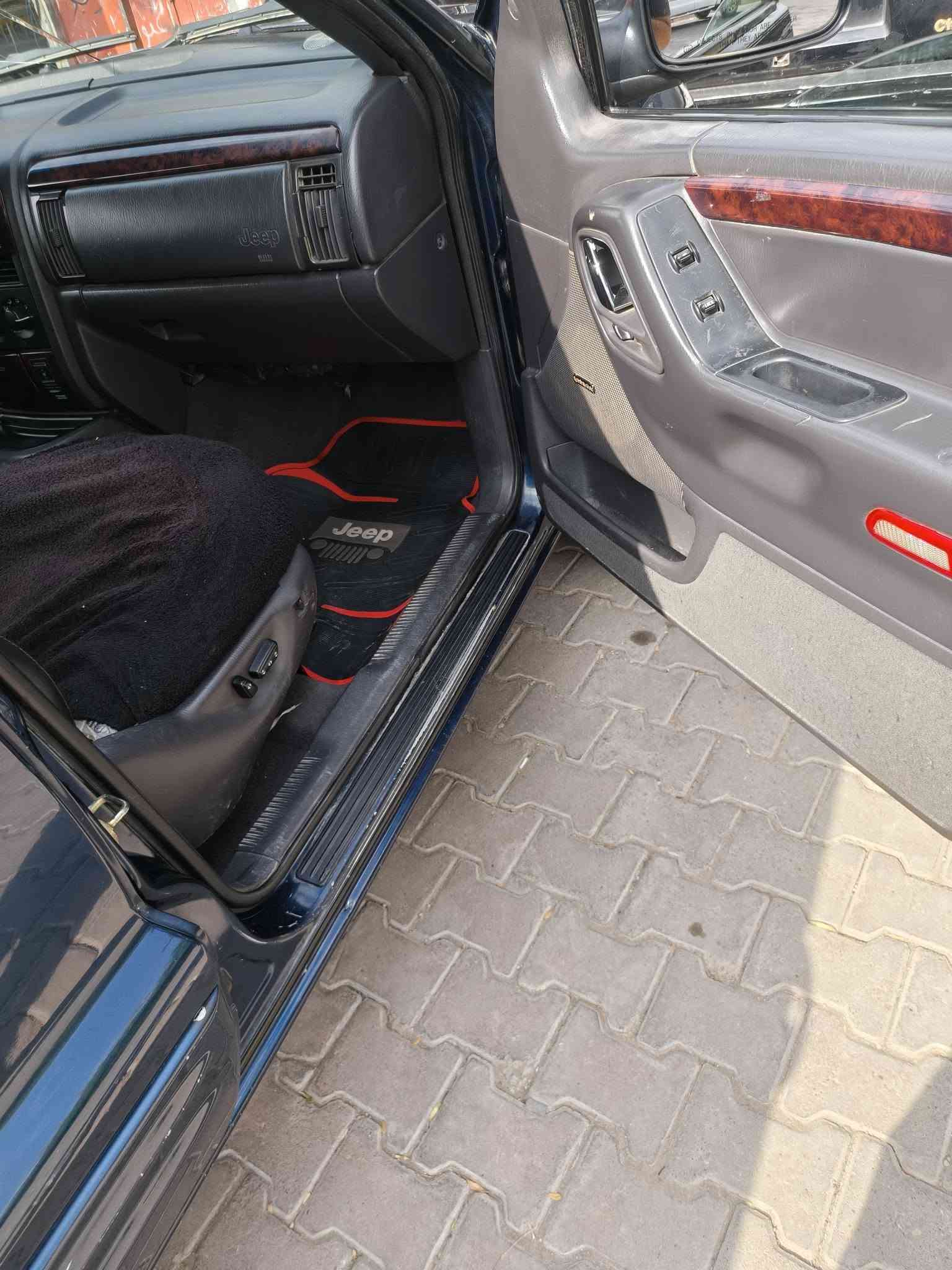 jeep GRAND CHEROKEE LIMITED2000 V8 4.7
جيب شروكي  موديل ٢٠٠٠ سيارة ٨ سلندر 
ثلاث قتع سبوغ 
تبريد كيرو محرك شرت لاسرف سيارة نضيف 
رقم سليماني  باتري جديد  كارةبايي كلة شرت شغال 
مكان سيارة بل كركوك   سعر ٥٨ معاملة 
رقم  ***********
