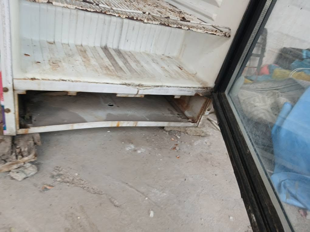سەلاجەی تورکی 
تەنها رەفەکانی جوانین
بەشەرت ئیش دەکات
نەکراوەیە
نرخ:٢٠٠هەزار
شوێن:سۆران
گەیاندن هەیە
*********** أربيل, العراق
