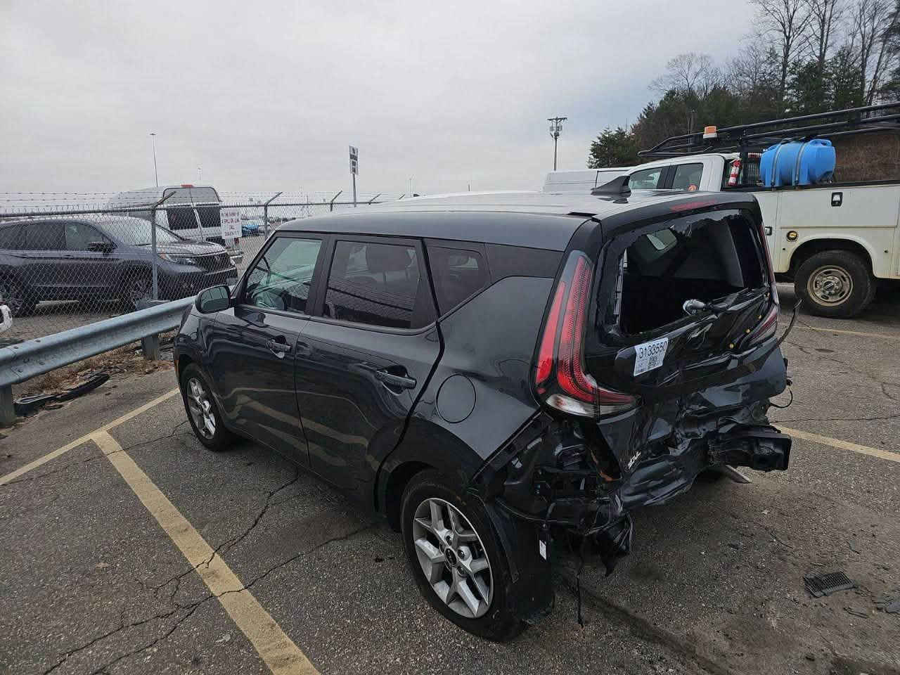 سلام عليكم كيا صول موديل ٢٠٢٤ رقم بغداد حادث بلمنشور باب سايق جاملغ كلير من امريكا اجة مامبين بصور الحادث تواصل *********** واتساب
