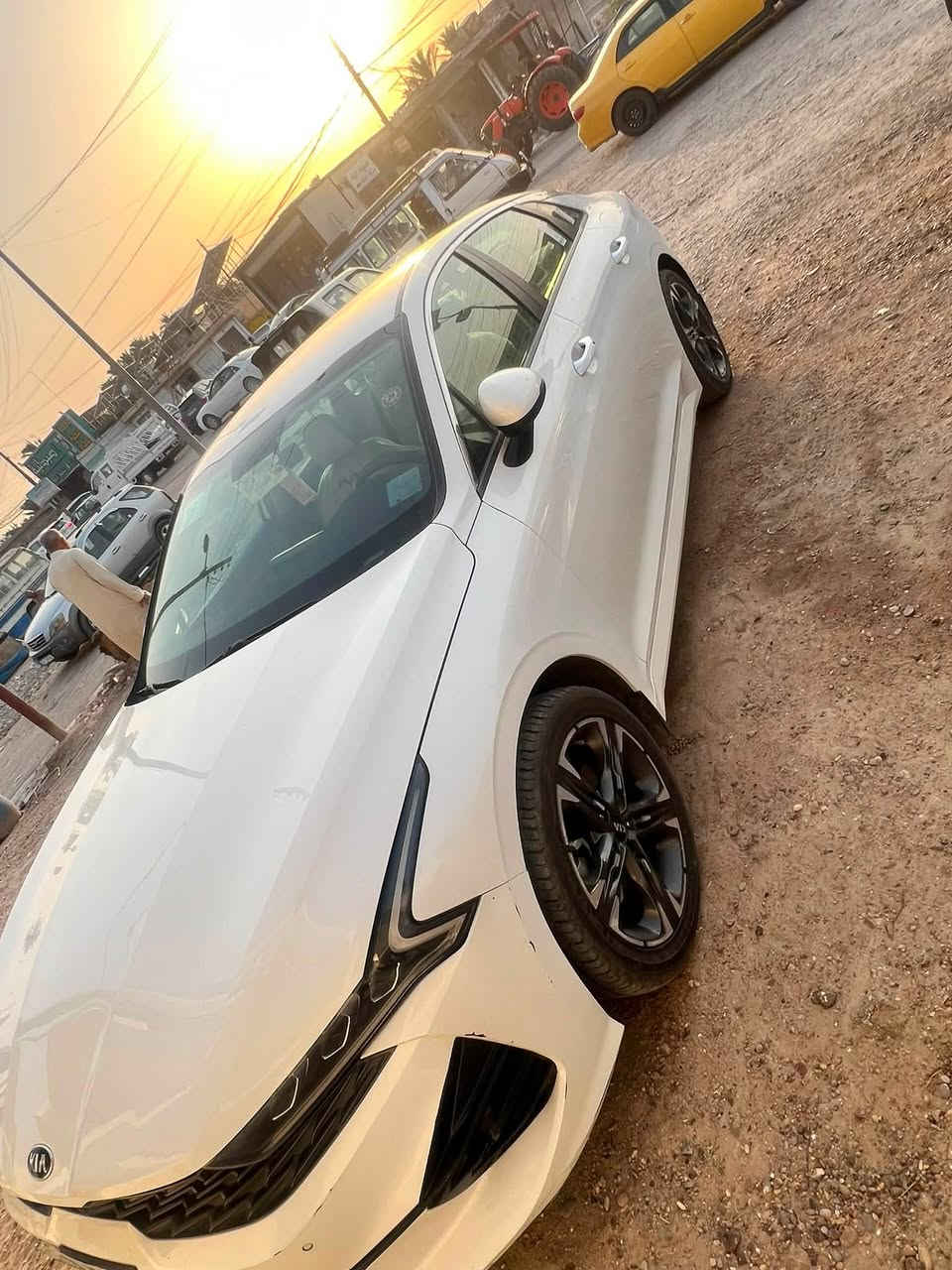 السلام عليكم 
كيا k5 2021 خليجي 
مواصفات
بصمة تشغيل
بصمة ابواب
بصمة صندوك
تشغيل عن بعد
5 انظمة قيادة
هاندبريك بصمة
مري شفط 
حساس امامي خلفي 
منظومة زنون عالي ناصي عدسات
كشن كهرباء
تبريد قطعتين
شاشة دواره كامرة تشغيل اثناء القيادة الى الامام
فول عدا البانوراما
ماشية 103 كيلو متر 
ادامة كاملة لمنظومة الاحتراق مع تخم بلك اصلي قبل يومين
محرك 2500 ✈️ 
السيارة بيهه صبغ جاملغ السكن فقط بسبب شخط
وبارد اصبع بالبنيد
رقم بغداد /مشروع وطني تحويل مباشر بأسمي

مكان السيارة /بغداد/ابو غريب 
رقم الهاتف *********** / ***********
