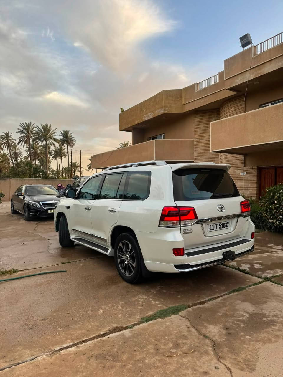 سلام عليكم لاندكروز 2020 بحريني GXR محرك 4000 ماشية 95 حقيقي السياره فول مواصفات اربع ابواب بصمه صندوق كهرباء 8ايرباك طفاية كامرات محيطية فول مواصفات بحريني اصلي السياره مكفوله من قطره صبغ وقطره بارد وقطره تكحيل حتى دعاميات بلاديه بيها فقط بارد ب صندوك وانطي بي كفالة ميبين ب سونار يبين فقط الصندوق مفتوح الجزء العلوي لاكن البارد ميبين وبيها حالوب خفيف مينشاف سياره جديده ومابهيا اي نقص والسونار مرفق بلمنشور  عدة الي ذكرتهن كفالة ومواصفات حقيقه سعرها 485 مكاني بغداد الراشدية للاستفسار ***********
