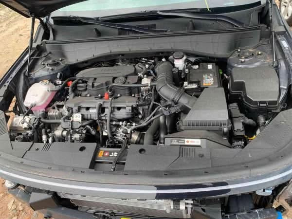 🔥 HYUNDAI KONA 2025 | 1.6 TURBO AWD | FULL OPTION 🔥
🚨 فرصة نادرة لمحبي الكونا الرياضية – وارد أمريكي

📍 الموديل: Hyundai Kona 2025
⚙️ المحرك: 1.6 Turbo
🚘 الدفع: AWD / 4WD
🛣️ الممشى: 620 ميل فقط
🇺🇸 الوارد: أمريكي
🎨 الحالة: بدون صبغ، مع تكحيل احترافي بسيط جدًا بالباب الأمامي الأيمن.

✨ مواصفات وتجهيزات عالية جدًا:

• جنوط 19 إنج
• إطارات أصلية
• بانوراما
• داخلية جلد أبيض
• كشنات أمامية كهربائية
• تبريد + تدفئة للكشنات الأمامية
• تدفئة ستيرن
• Paddle Shifters
• أوضاع قيادة متعددة
• شاشة كبيرة
• Apple CarPlay + Android Auto
• إمكانية عرض الفيديو على الشاشة حسب النظام
• نظام صوت عالي الجودة – 8 سماعات
• كاميرات 360°
• رادارات وحساسات أمامية وخلفية
• مراقبة النقطة العمياء
• كاميرات جانبية مرتبطة بالإشارات
• اصطفاف ذاتي
• تشغيل عن بُعد
• فتحة صندوق كهربائية
• شحن لاسلكي
• USB أمامي وخلفي
• أوتو هولد
• هاند بريك كهربائي
• نزول منحدرات
• إضاءة داخلية Ambient قابلة للتغيير
• أوتو لايت + أوتو عالي
• أنظمة المحافظة على المسار
• مثبت سرعة تفاعلي
• أنظمة منع التصادم والحماية
• نظام حماية من فتح الباب عند اقتراب مركبة من الخلف/الجانب
• نظام مراقبة وحماية متقدم
• عزل حراري UV
• زجاج بانوراما
• تحكم مناخي منفصل للسائق والراكب
• أوامر صوتية
• نظام Air Cleaner
• أنظمة Eco / Sport وغيرها من أوضاع القيادة.

🔧 وبكل شفافية:

السيارة تعرضت لحادث أمامي بالجهة اليمنى، وتم إصلاحها بقطع أصلية، منها:
✔️ الدبل أصلي
✔️ الشمعة أصلية
✔️ ويل كب أصلي
✔️ إطار أصلي
✔️ القطع المتضررة تم استبدالها بأصليات
✔️ الضرر الخارجي محدود جدًا
✔️ لا يوجد صبغ بالسيارة، فقط تكحيل بسيط بالباب الأمامي الأيمن
✔️ جميع التفاصيل مثبتة بالفحص.

💎 السيارة نظيفة جدًا وممشى 620 ميل فقط، ومواصفاتها أعلى من الكونا الاعتيادية الموجودة بالسوق.

📑 الفحص موجود والسيارة جاهزة للفحص من قبل المشتري بأي مكان يتفق عليه الطرفان.

📞 للمعلومات والسعر والتواصل:
[***********
***********
السعر ١٨٥ورقه وقابل للتفاوض يعني ١٨٥٠٠$ ]
السياره زيرو فول وارد امريكي بدون صبغ ولا تبديل بالقطع

⚠️ للجادين فقط — السعر قابل للنقاش بالمعقول بعد المعاينة والفحص.

نص مكتوب في الصور:
- 5 من 13
