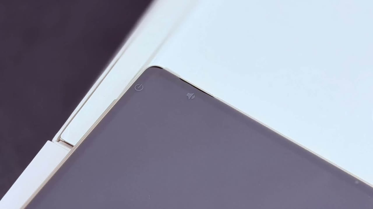 🔥 فرصة ذهبية للطلاب، المصممين، وأصحاب الأعمال! 🔥
لابتوبك الثقيل مضوجك بالتحاميل والتنقل؟ تريد جهاز يجمع لك بين قوة اللابتوب وخفة الأيباد؟
نعرض لكم HUAWEI MatePad Pro بحالة الزيرو 100% (كالجديد تماماً، بدون أي خدش أو عيب) مع مجموعة ملحقات كاملة وأصلية + هدية خاصة! 🌟
⚙️ المواصفات الفنية العالية (وحش الأداء والإنتاجية):
 * 🧠 المعالج: Kirin قوي جداً للمهام الثقيلة، المونتاج، والتصفح السريع.
 * 💾 الذاكرة والتخزين: مساحة ضخمة 512GB + رام 12GB RAM لسرعة فائقة وتنقل سلس بين التطبيقات.
 * 📺 الشاشة: OLED فائقة الدقة (2800 × 1840) بـ 144Hz لسلاسة مريحة للعين أثناء الدراسة والعمل الطويل.
 * 🔋 البطارية: سعة ضخمة 10,100 mAh تمشيك يوم كامل استخدام ثقيل.
 * ⚡ الشحن السريع: يدعم الشحن السريع بقدرة 100W (ينشحن بسرعة قياسية).
 * 🔊 الصوت: نظام سماعات استيريو محيطي نقي جداً للمحاضرات والأفلام.
 * ⚙️ النظام: HarmonyOS 4.2 الداعم للذكاء الاصطناعي وتقسيم الشاشة.
🎁 باك الملحقات الأصلية + الهدية (تجي ويا الجهاز):
 * ⌨️ كيبورد هواوي الأصلي: يحول التابلت فوراً إلى لابتوب متكامل.
 * ✏️ قلم هواوي الذكي (M-Pencil): يدعم الشحن المغناطيسي، ممتاز للرسم وتدوين الملاحظات.
 * 🖱️ ماوس هواوي الأصلي: للتحكم السلس والسريع.
 * 🛡️ حافظة (كفر) أيباد هدية مجانية مع الجهاز!
 * 🔌 الشاحن الأصلي السريع مع الكابل الأصلي.
💵 السعر: 1,000,000 دينار عراقي (قابل للتفاوض البسيط للجادين).
📍 الموقع: النجف الأشرف - قرب المدينة المائية.
📞 للتواصل والاتصال (واتساب): ***********
(الجهاز جاهز للمعاينة والفحص الكامل قبل الشراء)
