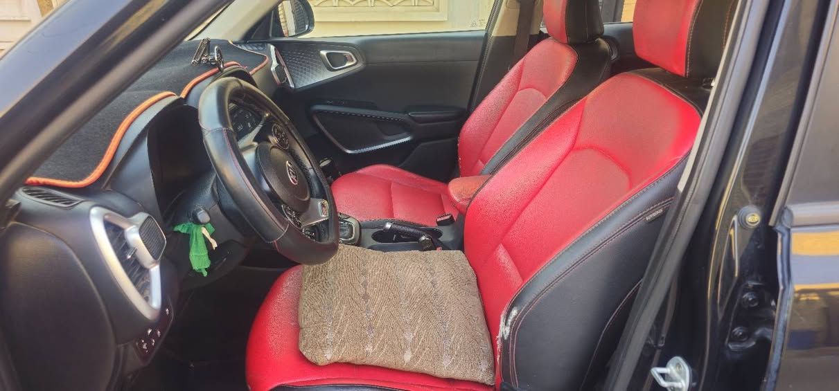 🚗 كيا صول 2020 GT-Line للبيع
​الوارد: أمريكي
اللون: أسود
رقم :بغداد 
المحرك: 2000 دوش (DOHC)
كير : CVT
​الضرر: ضربة جاملغ جهة السائق
السعر: ١١٥$
​✨ أبرز المواصفات:
​🔑 تشغيل بصمة
​☀️ فتحة سقف
​👁️ نقطة عمياء (Blind Spot Monitor)
​🛣️ نظام تحديد ورادار مسار
​🛑 توقف ذاتي عند الطوارئ
​⚖️ مانع انزلاق (TCS)
​🚗 ثابت / مثبت سرعة (Cruise Control)
​السنوية: مجددة 2026
ماشيه ١٠٦ كيلو متر 
***********

نص مكتوب في الصور:
- Free bid history copart and iaai » Kia » Soul » Kia Soul Gt Line 2020 Black 2.0L 4 vin: KNDJ63AU6L7054582 Kia Soul Gt Line 2020 Black 2.0L 4 vin: KNDJ63AU6L7054582