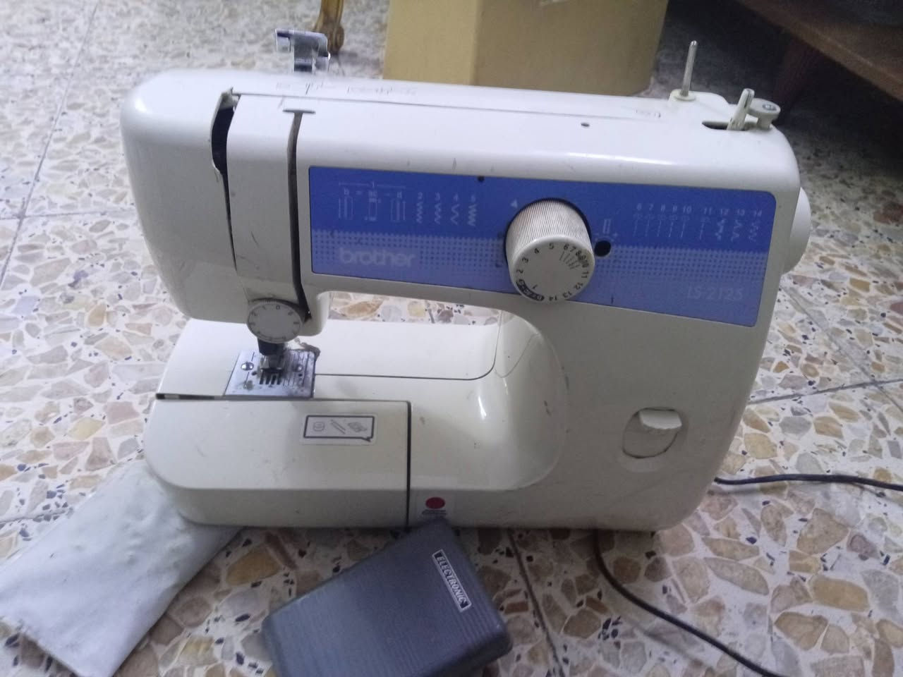 السلام عليكم مكاين خياطه للييع براذر الاصليه ام الجنطه وهاي الثانيه هم شركه براذر ثنينن شغالات مابيهن شي مكاني الزعفرانيه الاربع شوارع ام الجنطه 150 الف
الثانيه ب125 وبيها مجال *********** متوفر واتساب
