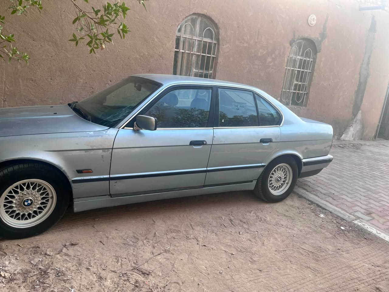 السلام عليكم BMW 525i السياره كفاله كير ومحرك واكسن سياره بلاديه كشتنات جلد كهرباء مداور ثاني يوم مكان السماوه ***********
