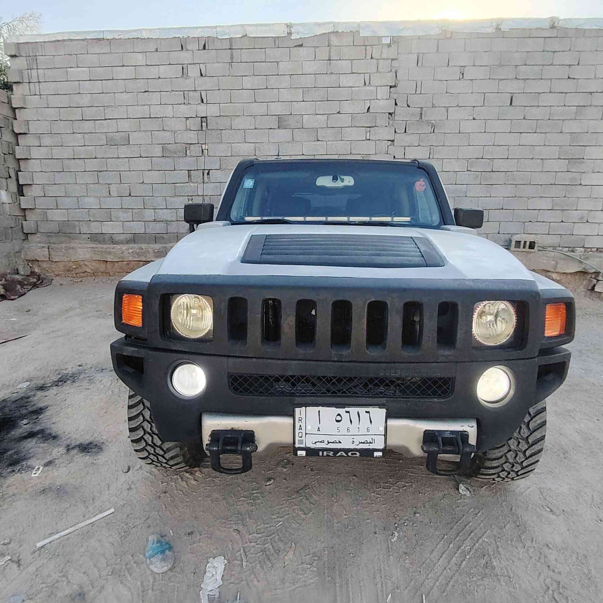 السلام عليكم
همر h3 موديل 2009 رقم بصرة تحويل ثاني يوم سيارة جاهزة ما ناقصها اي شي مكينة فيفيتي حدادية جديدة  تخم تاير جديد تبريد شغال دواخلها كلش حلو والبدي تجي وتشوف بعينك احلى من الصور والله
السعر 75 وبيها مجال بسيط
العنوان البصرة گرمة علي
للاستفسار:***********
