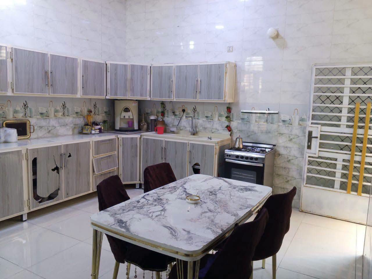 🏡 دار للبيع – فرصة مميزة 🏡

📍 العنوان:
بابل – المدحتية، حي الحوراء شارع ١٤

📐 المساحة: ٢٥٠متر

📄 نوع السند: طابو صرف

🏗 نوع البناء: طابوق السقف صب كونكريت تنفيذ مهندس

✨ تفاصيل الدار: طابقين
🔹 غرفة نوم ٤ 
🔹 صالة كبيره 
    استقبال
🔹 مطبخ.حار وبارد
🔹 صحيات داخلية وخارجية.
🔹 طارمة. حمام داخلي
🔹 منور حديقه طارمه 
   الطابق الثاني // صاله +مجمع صحيات
✅ الخدمات متوفرة بالكامل:
⚡ كهرباء.
💧 ماء.
🚰 مجاري خارجية.
🛣️ شارع مبلط حتى باب الدار.
ملاحظه//البيت كامل وجاهز  عالي عن الشارع 
سنة ابناء حديث
💰 السعر: ٢٦٥ مليون دينار وقابل للتفاوض.

📞 للاستفسار والمعاينة، يرجى التواصل على الخاص أو الاتصال.على الرقم الموجود 

***********ابو علي 

***********وائل الهندي

عنوان المكتب بابل المدحتيه شارع ٦٠مقابيل أسواق أبو العبد
