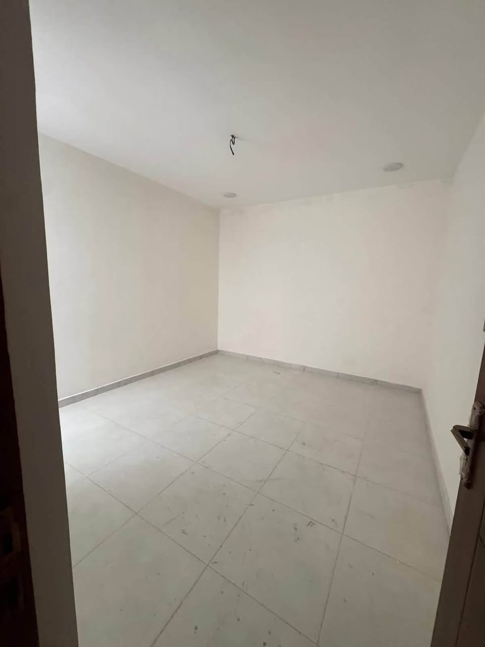 مشتملات تون للبيع عدد اثنين البنوك مربع كنيسه
المساحه ٨٥ متر بناء حديث غيرومسكون 🏠

الواجهه ٤.٤٠ والنزال. ٢٠. متر. 🏠

المحتويات استقبال ومدخل ثاني مطبخ حولى ومنور 🏠

عدد الغرف اربع نوم. مع نظام سويت 

لاستفسار اكثر لاتصال مكتب الأقمار للعقار شارع الكنيسه 

***********📞
