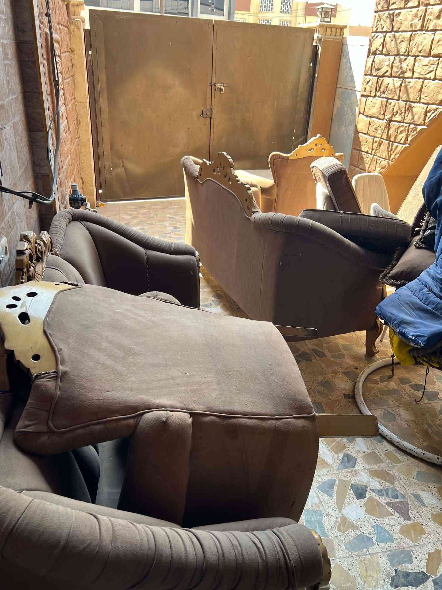 غرض بيت للبيع
غرفه نوم ١١ قطع  ٥٠٠ الف
ميز طعام مع ٦ كراسي ٥٠ الف
كاونتر مع ملحق وطباخ ومغسله ٣٠٠ الف
تخم ديوان ثنين طوال واربع مقاعد
٢٥٠
ديديه عش ٣٥ 

موصل زيونه مقابل المرور
