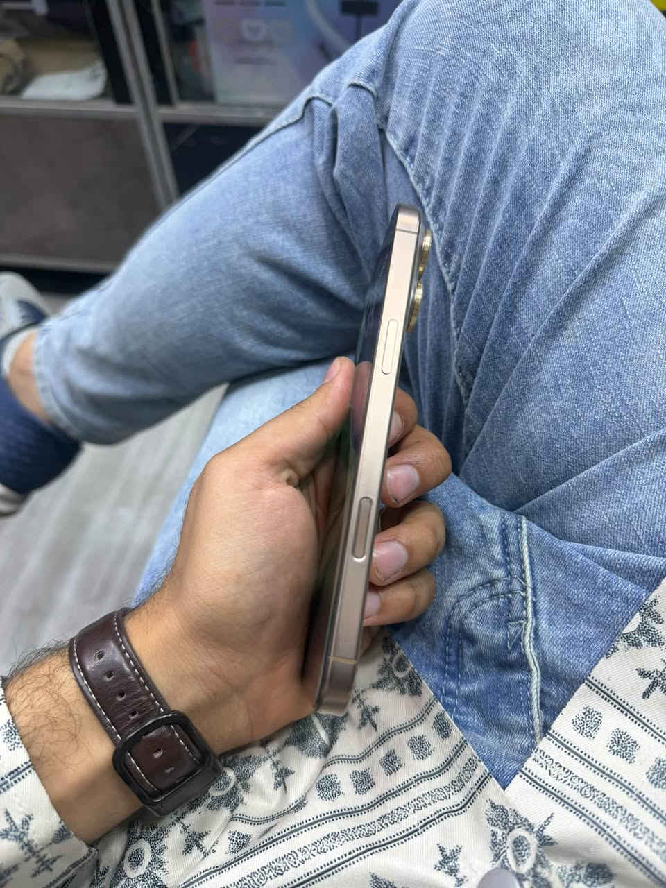 16 برو ماكس مبدل شاشه اصليه من ابل ب 960 مكاني نجف 
مجاله بسيط ***********

نص مكتوب في الصور:
- ١٠:١٨ القطع والخدمة تجمع Apple سجل تاريخ القطع والخدمة، وهذا السجل يعرض معلومات عن هذا الـ iPhone وحالته وتفاصيل إصلاحه. معرفة المزيد... سجل تاريخ الخدمة الشاشة مستعملة