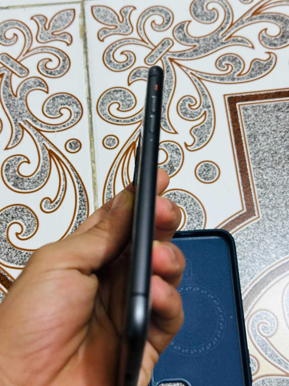 ايفون 11 • ٢٥٦ جيجا • ظهره مكسور