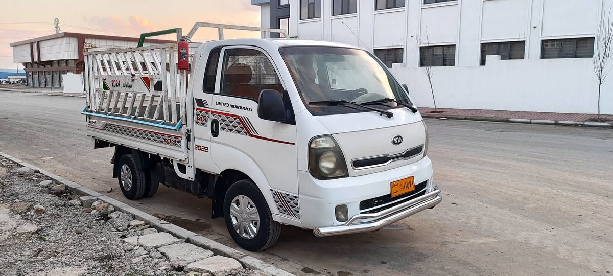 کۆدی  بۆکراوە
سەقف،سەلە 

مەکینە 3000 ڕەشی ئەنجکتەر

گیر مەکینە بەشەرت

کارەبای هەمووی بەشەڕت

تەبریت سارد گەرم بەشەرت

برێک بەستراوە

ناوبۆدی چەمجەی لەگەڵە

بڕاوەکەی بەشەرتی 5 تەن

ئیستۆپ و بەگلایت بەستراوە

***********

***********
