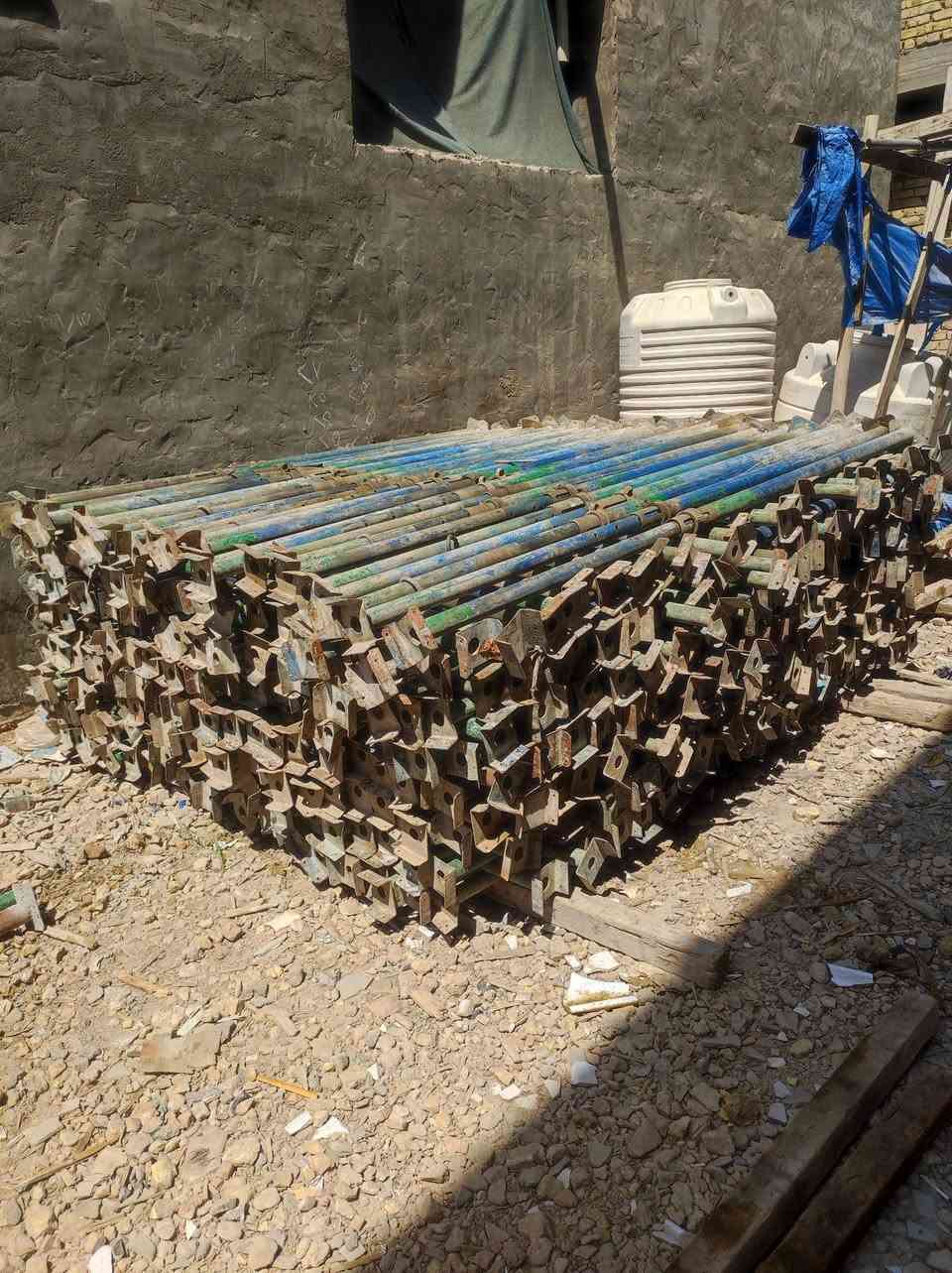 السلام عليكم جكات للبيع حاضن سن خشن الوزن الثقيل نظيفات حيل العدد ٣٧٥ جك العنوان بابل المركز رقم الهاتف ***********
