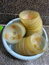 ثريات للبيع قيم باليرضي الله وتعال اخذهن 07732019975 عوزهن بس تنضيف وش...