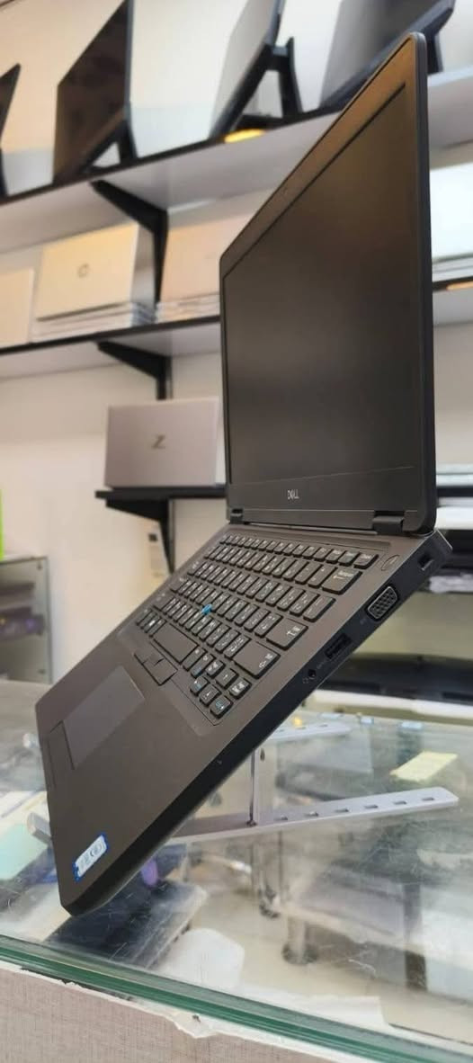 جهاز مرتب وقوي بمعالج  Core i5U جيل 7 — 💰وبسعر 240 الف فقط🔥
💻 Dell Latitude 5490
⚡ Core i5 U | الجيل 7
🧠 8GB DDR4 | قابل للتطوير
💾 256GB SSD  | قابل للتطوير
🖥️ 14  
✨Intel Graphics | كرت داخلي   مدمج 

✅ يفيد للدراسة، البرمجة، الأوفيس،المهندسين

🛡ضمان اسبوع مع وصل ضمان يضمن حق الزبون 
🚕التوصيل مجاني لجميع المحافظات
🎁ملحقاته: 
🔌شاحنة اصلية
🖱ماوس 
💼حقيبة
📩 التواصل واتساب :***********
