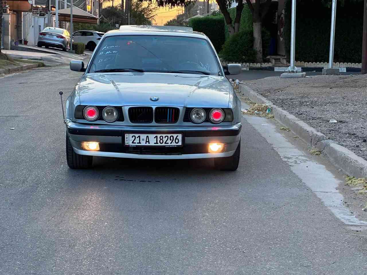 سلام عليكم 
للبيع بي ام دبليو موديل 1994 اصل حجم 525i مسكر فانوس
رقم سليمانيه الدولي سنويه ورقم جديد تحويل شوكت متريد 

كير اوتماتيك بلادي محرك وكير جدد مكفولات من اي شي 

ضفيره من الطول لطول واير جطل ماكو بيها كلها بلادي شركه

صدرين خلفي والصدر المامي جديد تراي كلش حلو وناعمه 

تبريد شغال حماوه ثابته نص منضومت مي كلها جديده مبدل

تخم تاير جديد حجم ١٨ دسكات هاندبريك كلشي بيها شغال 

دبل ارباك دركه ام ويل ام دوس ام مري ام بجم عريض فول 

سياره سلايد روف طكتين بجم عريض دوس مري كله ام بلادي 

داخل جلد رصاصي شاشه سنترلوك ريمونت لايت عدسه زنون 

سياره صبغ جماليه مكفوله من اي ضربه او خياس شرط الفحص

السعر 57 ورقه وبي مجال حق الجيه العنوان بغداد حي الجامعه

*********** للستفسار اتصل ممتواجد ع النت
