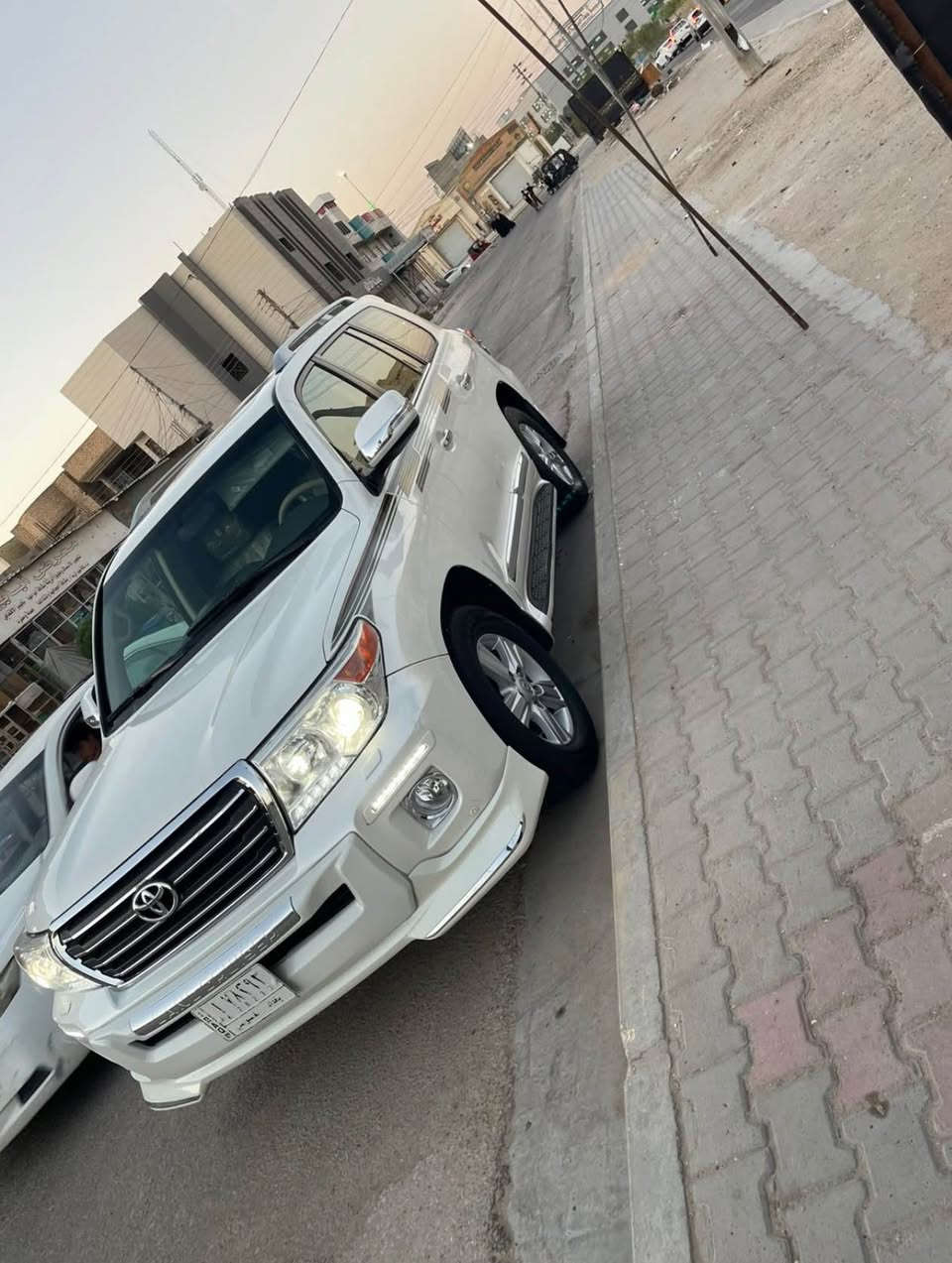 لاند كروز • ١٦٠ الف • رقم بغداد